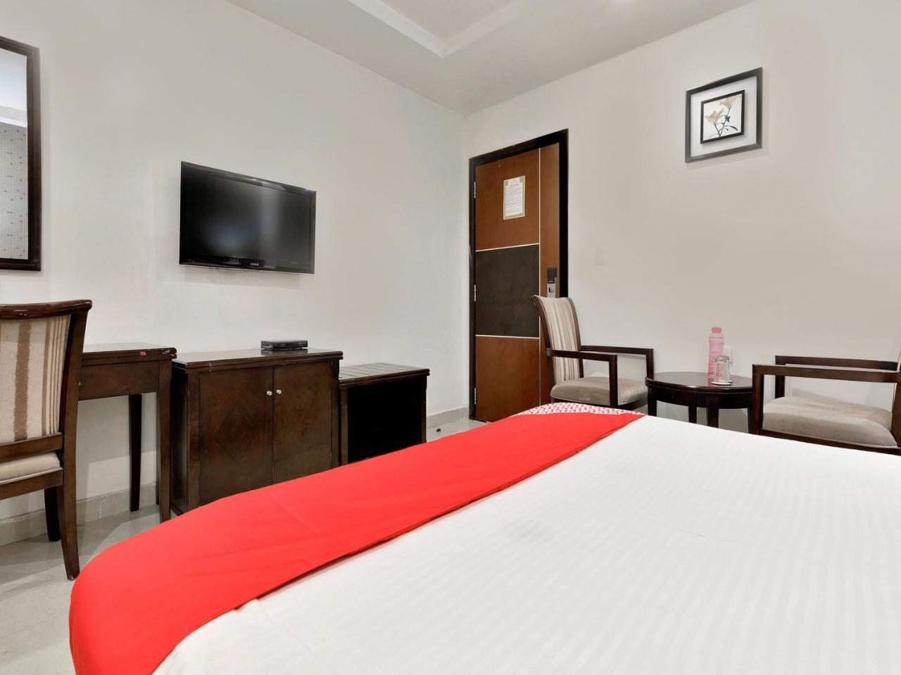 Oyo 12384 Hotel Serene Majestic Hyderabad Exterior photo